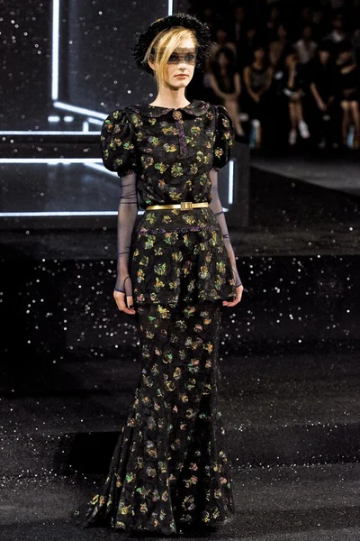 Look 50